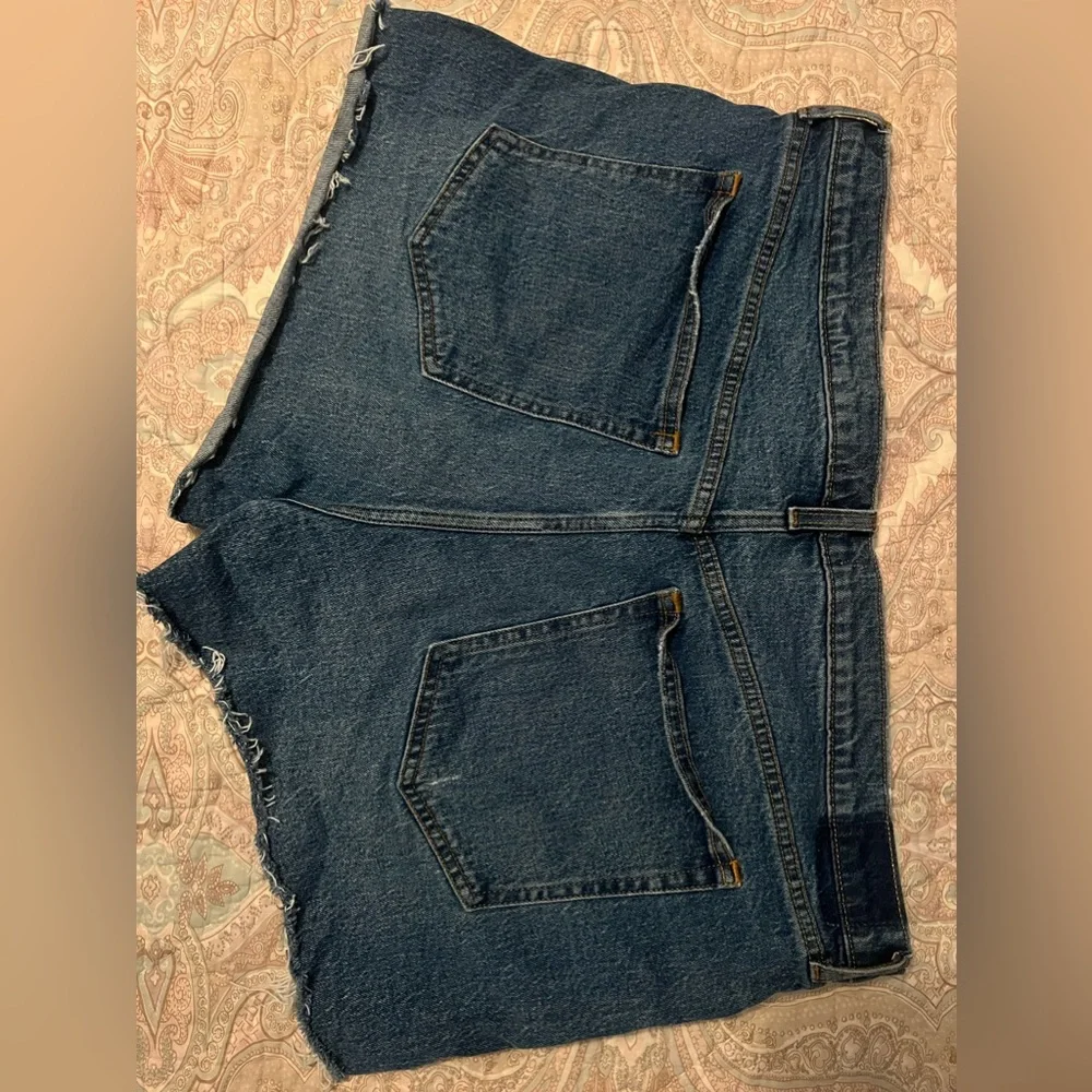 A&F High Rise Mom Short - Picture 3 of 4